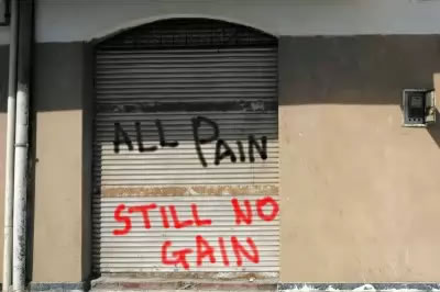 Graffiti saying "all pain still no gain"